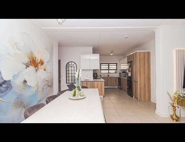 3 BEDROOM APARTMENT FOR SALE IN SANDOWN